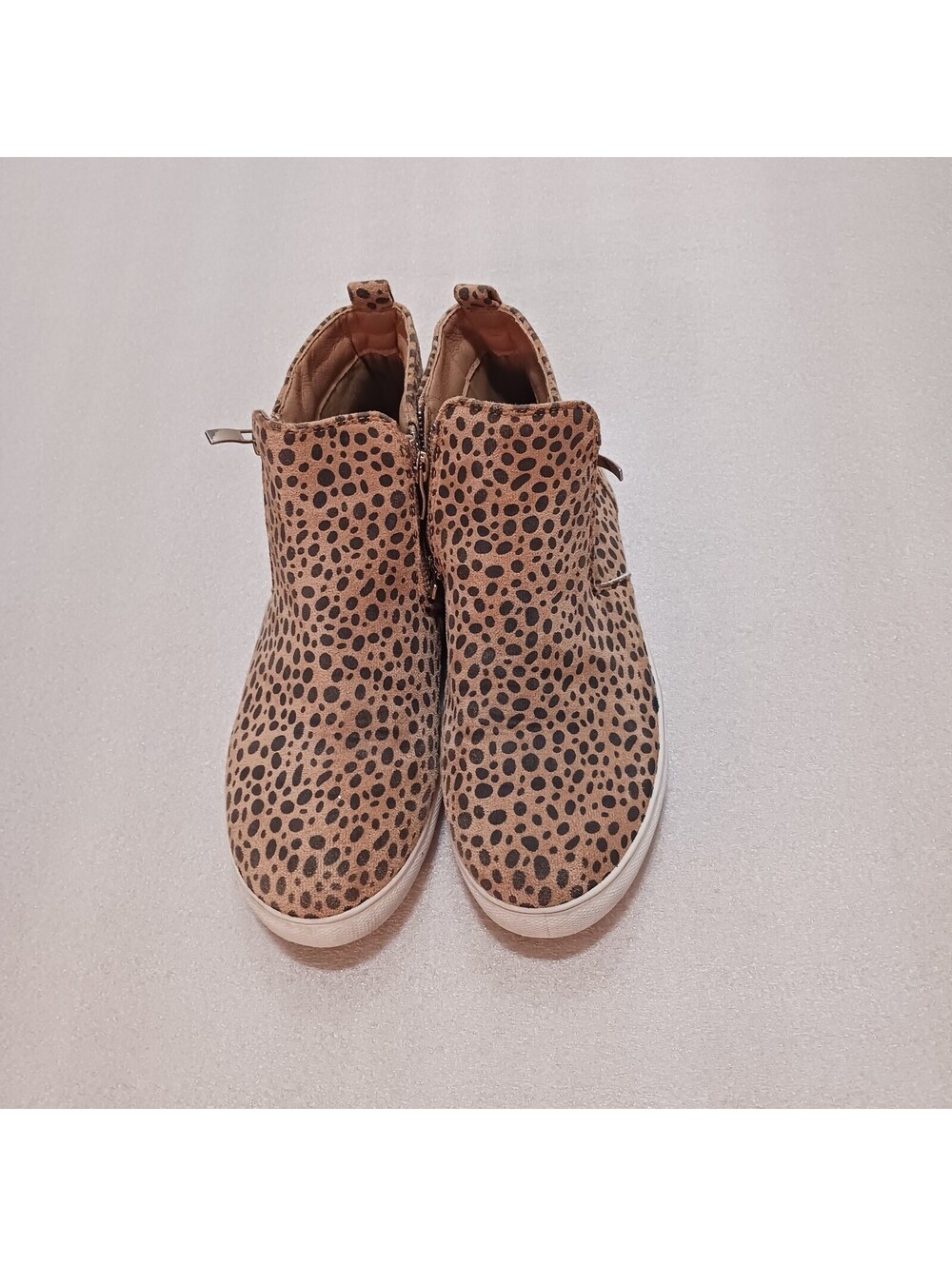 Women's  brown Leopard print anchle  boots size 9